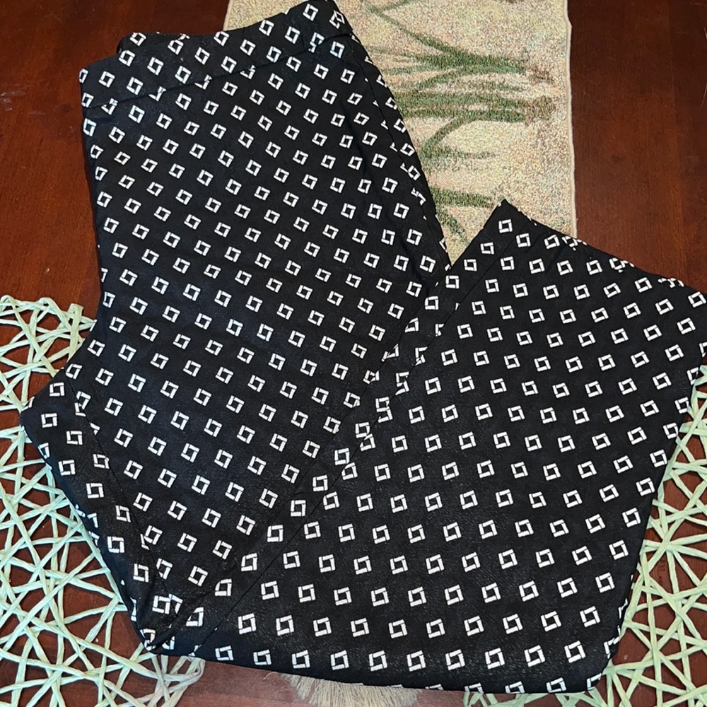 Vince Camuto Diamond Pattern Black Ankle Pants sz 14 EUC